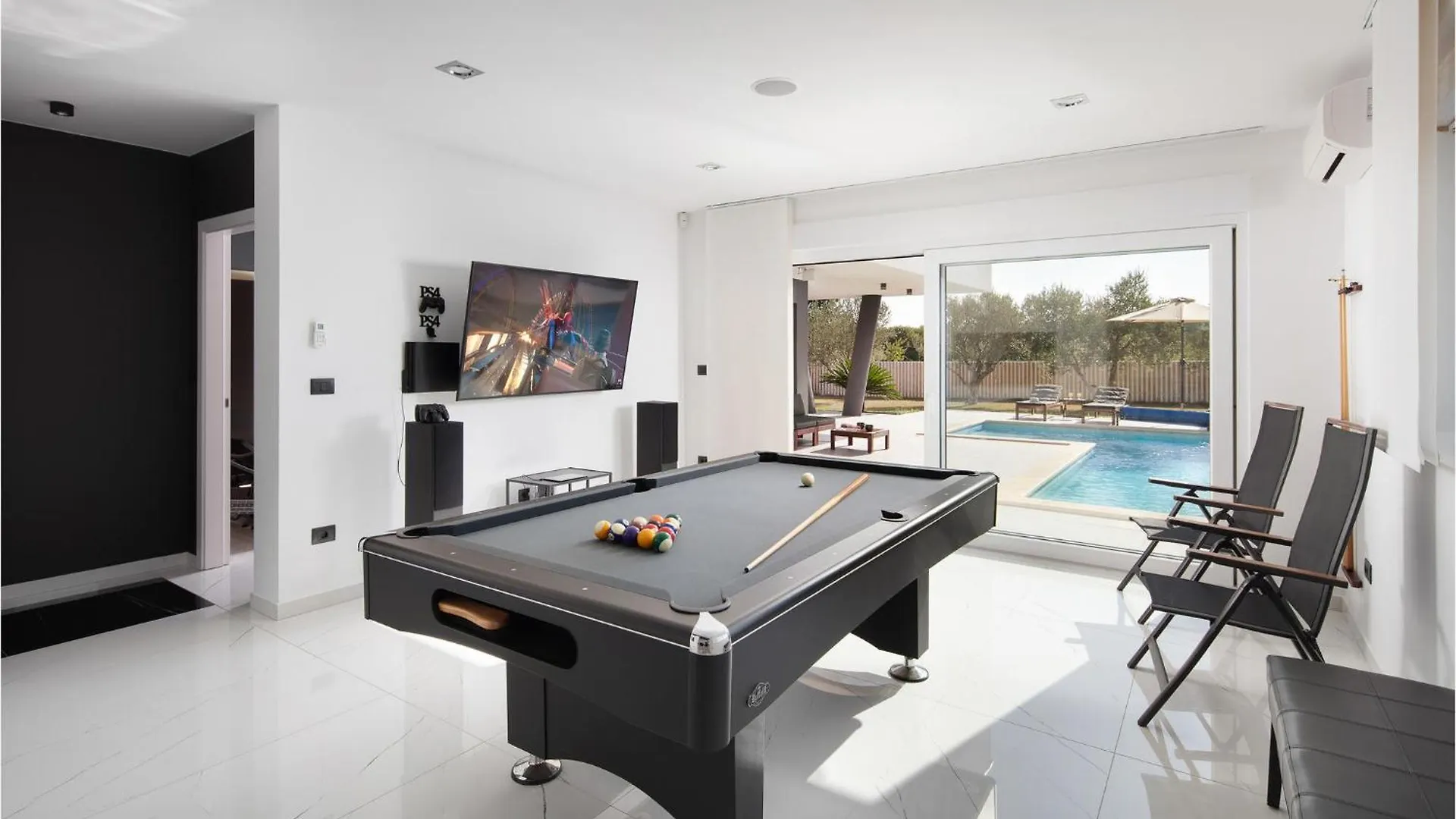 Holiday home 4 Bedroom Beautiful Home In Banjole